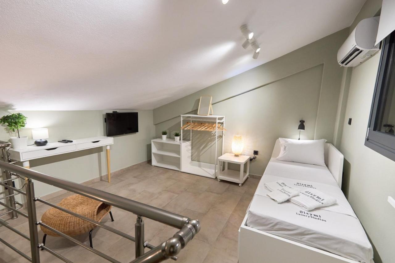 Oisymi Luxury Studios Néa Péramos Bagian luar foto