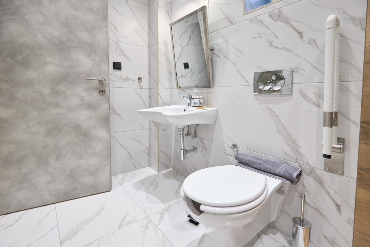 Oisymi Luxury Studios Néa Péramos Bagian luar foto