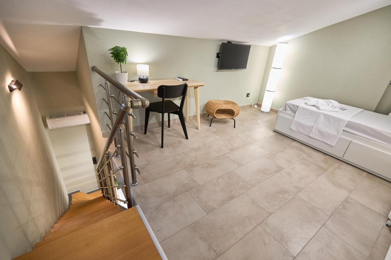 Oisymi Luxury Studios Néa Péramos Bagian luar foto