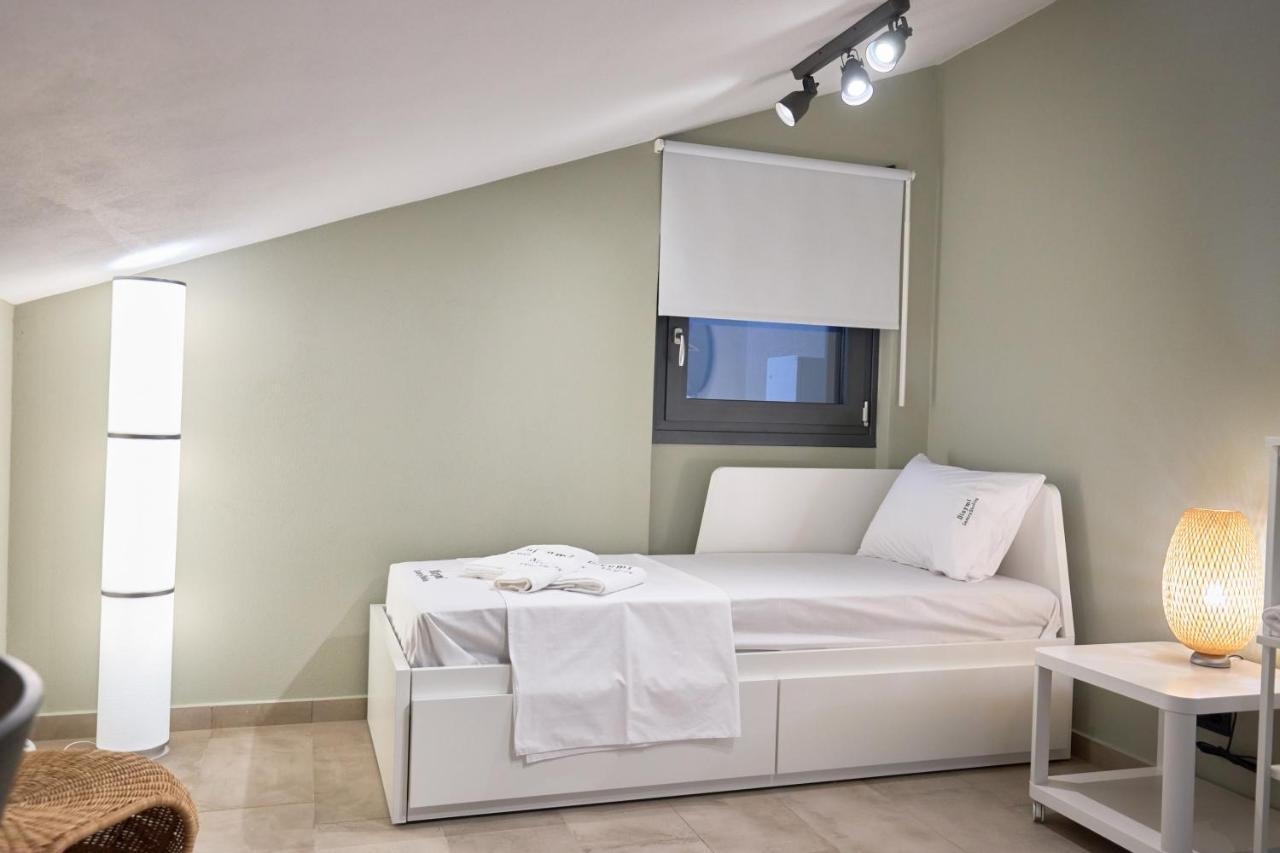 Oisymi Luxury Studios Néa Péramos Bagian luar foto