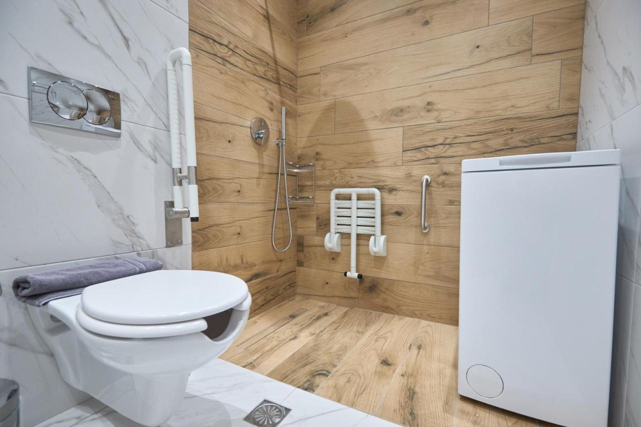 Oisymi Luxury Studios Néa Péramos Bagian luar foto