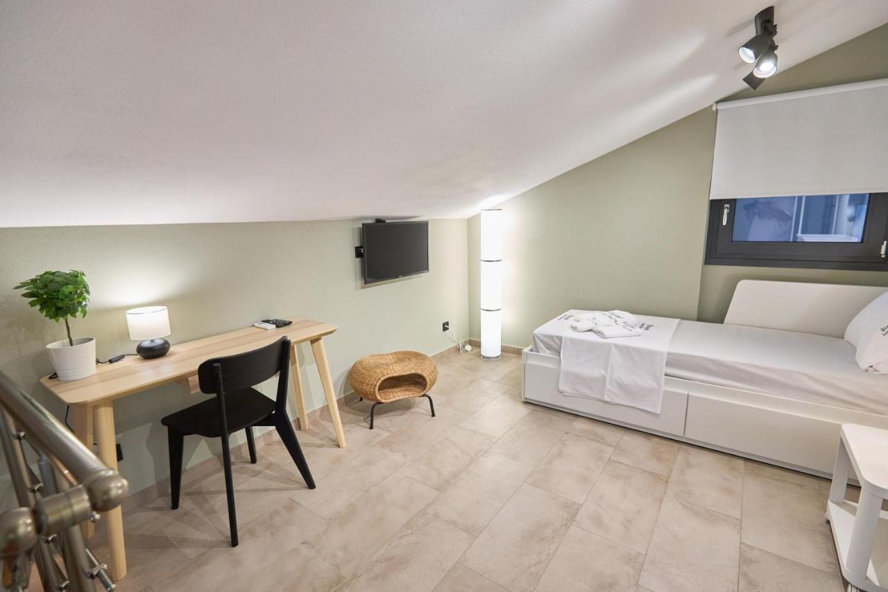 Oisymi Luxury Studios Néa Péramos Bagian luar foto