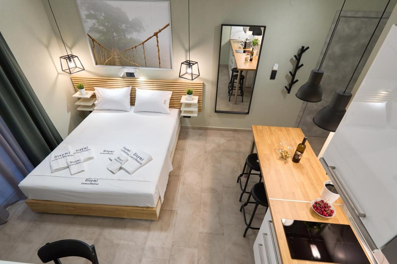 Oisymi Luxury Studios Néa Péramos Bagian luar foto