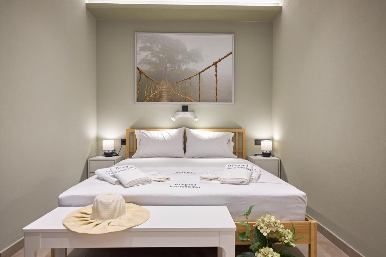 Oisymi Luxury Studios Néa Péramos Bagian luar foto