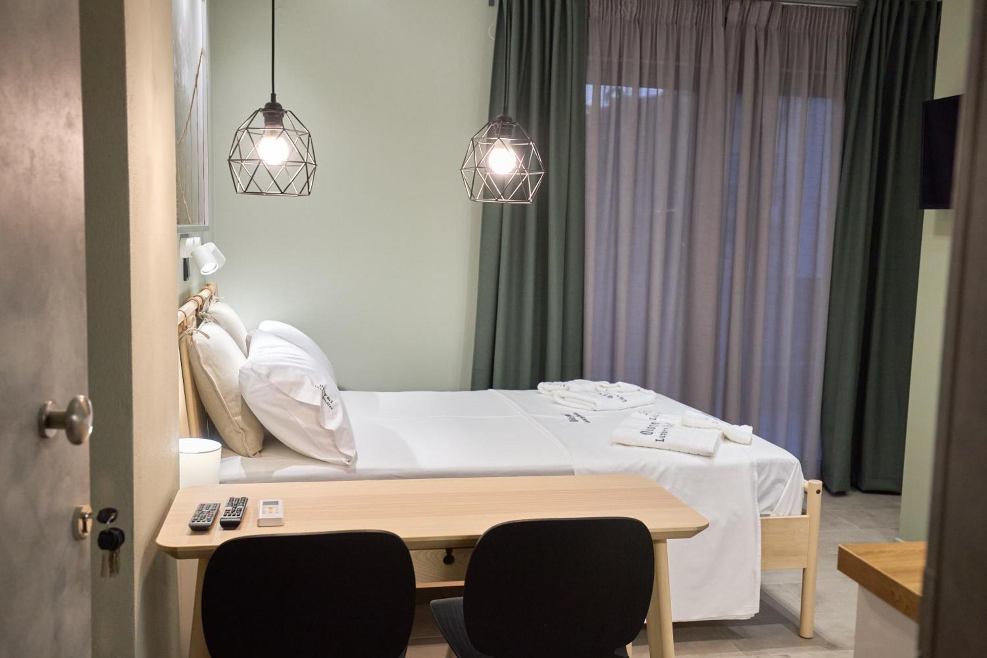 Oisymi Luxury Studios Néa Péramos Bagian luar foto